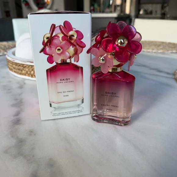 Marc Jacobs Daisy Eau So Fresh Pink Floral Perfume “never been used - Picture 1 of 2